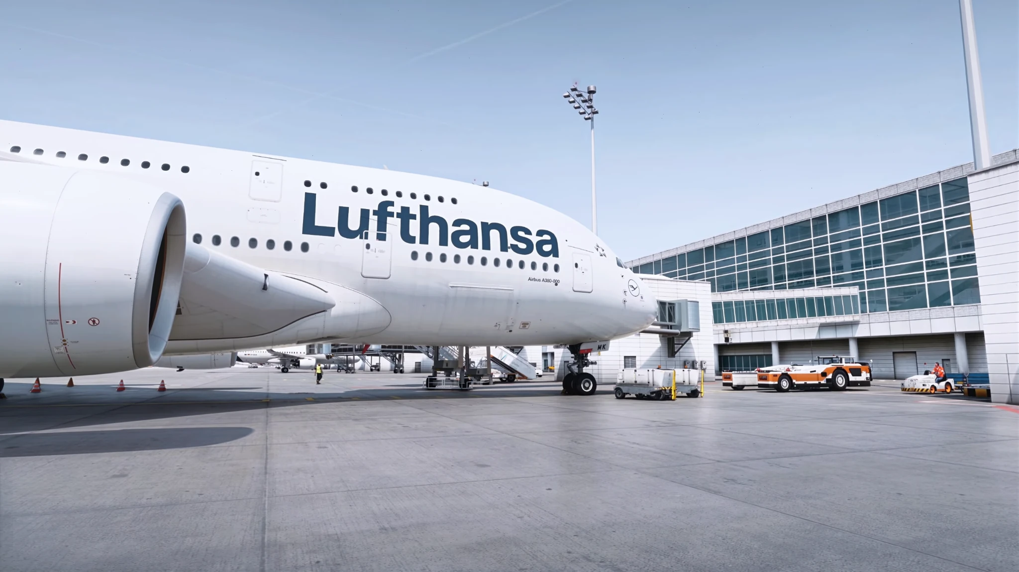 Aircraft and ground vehicles in front of the terminal in the simulator